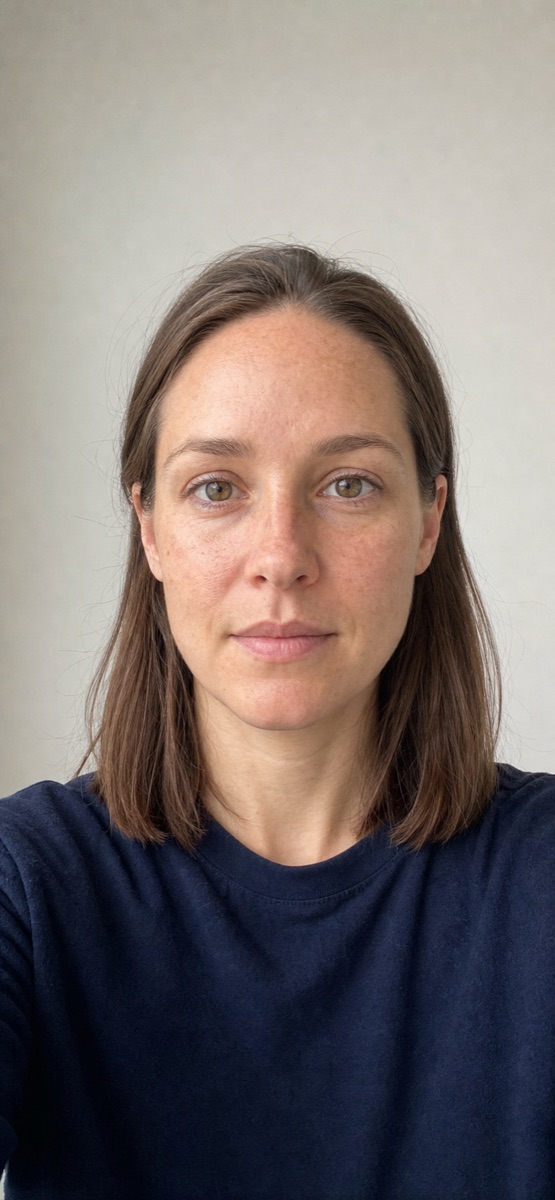 Good example: the same woman centred, facing forward, and evenly lit
